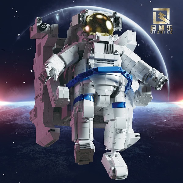 Astronaut / 2